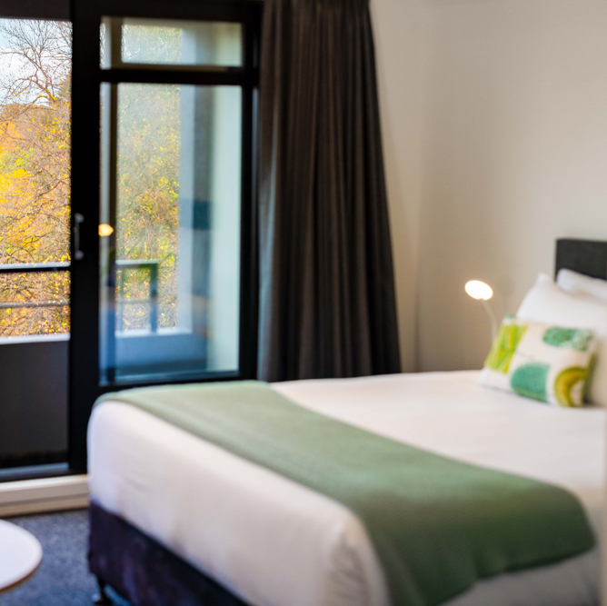 Hotel Give - 507 - Queen Deluxe (Accessible)-5